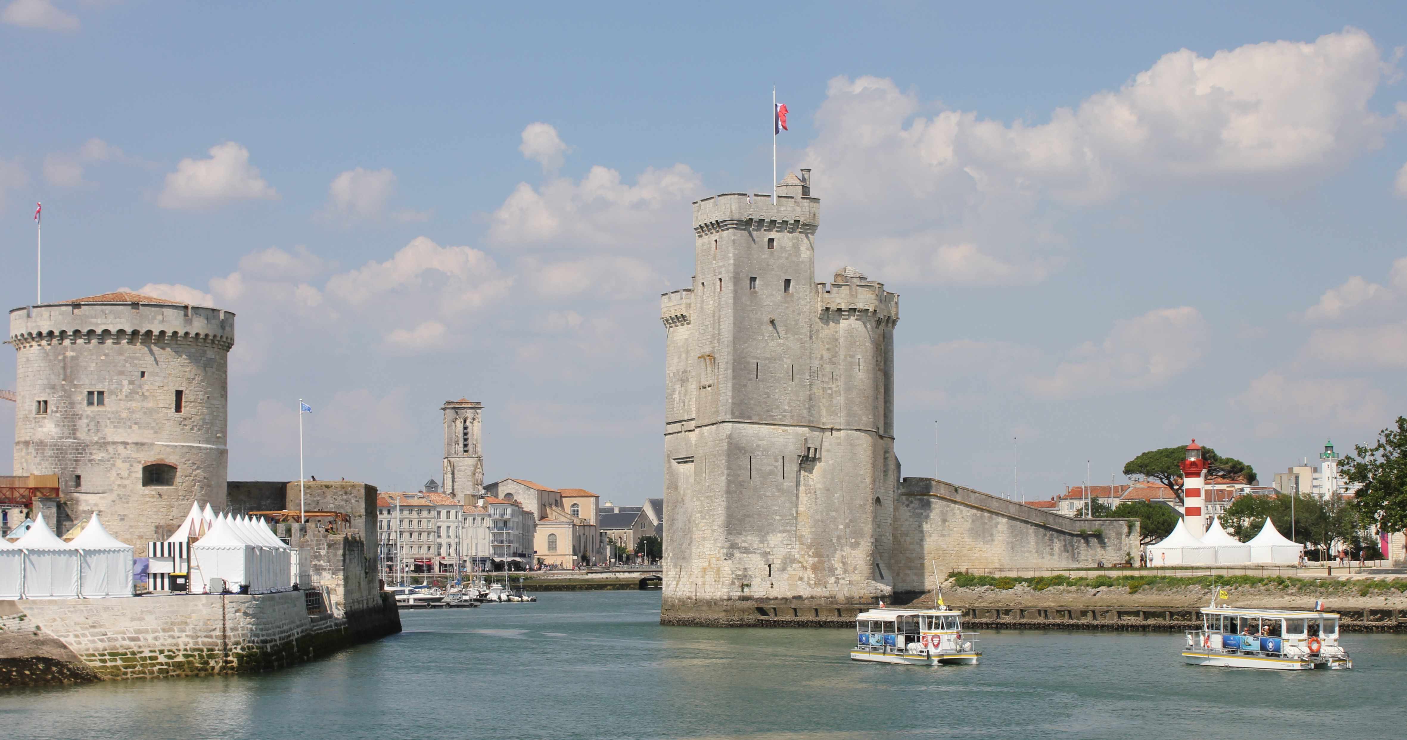 L'entrée du vieux port de La Rochelle.