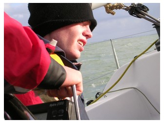 Barrer et tenir le cap. Photo LMA La Rochelle.